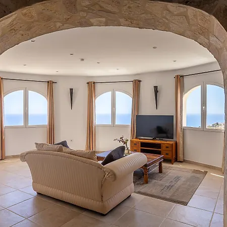 Costa Del Cielo By Abahana فيلة